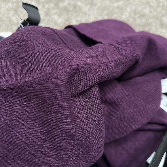 DKNY Jeans Purple Wine V Neck Sweater size Medium - Picture 4 of 4